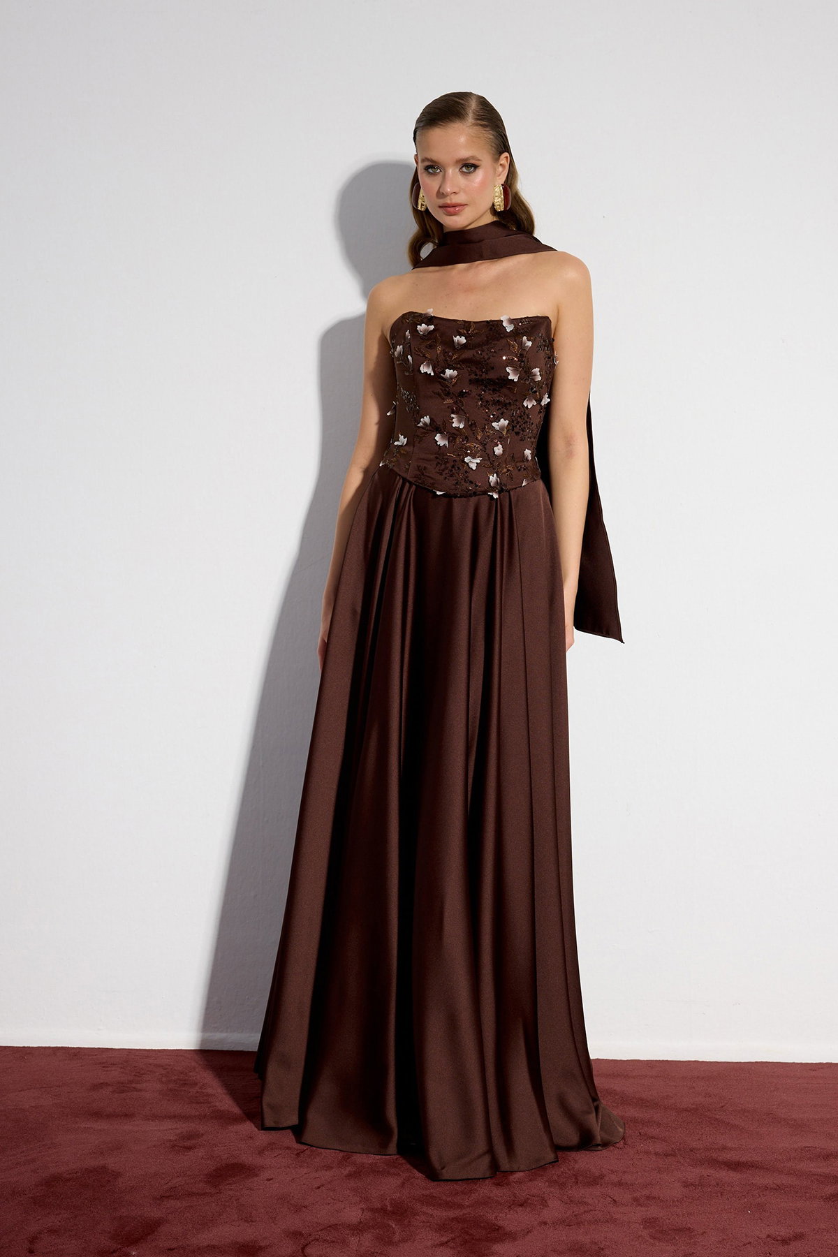 Carmen Kadın Straplez Şallı İşlemeli Saten Uzun Abiye Elbise 58699 Kahverengi - 1