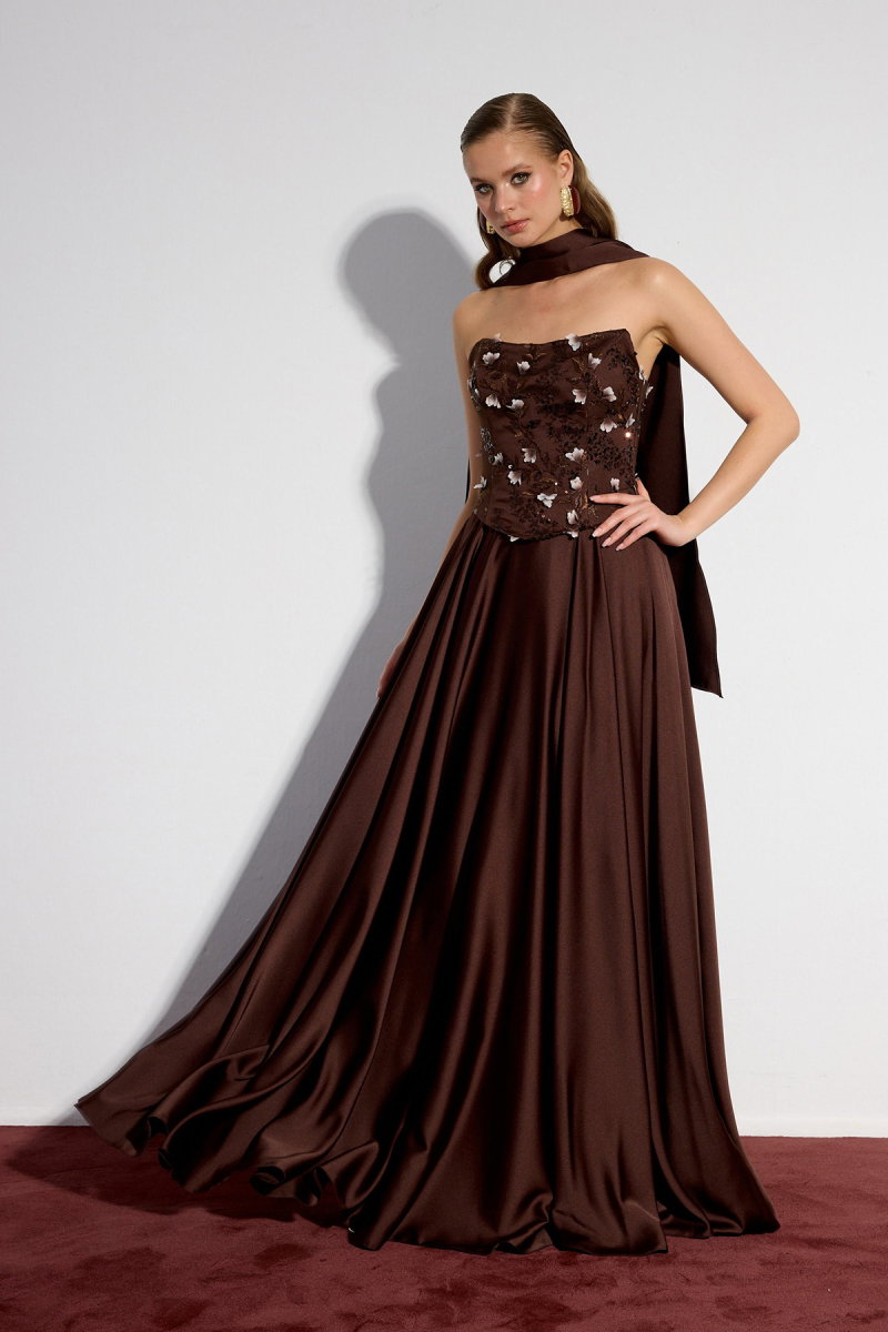 Carmen Kadın Straplez Şallı İşlemeli Saten Uzun Abiye Elbise 58699 Kahverengi - 3