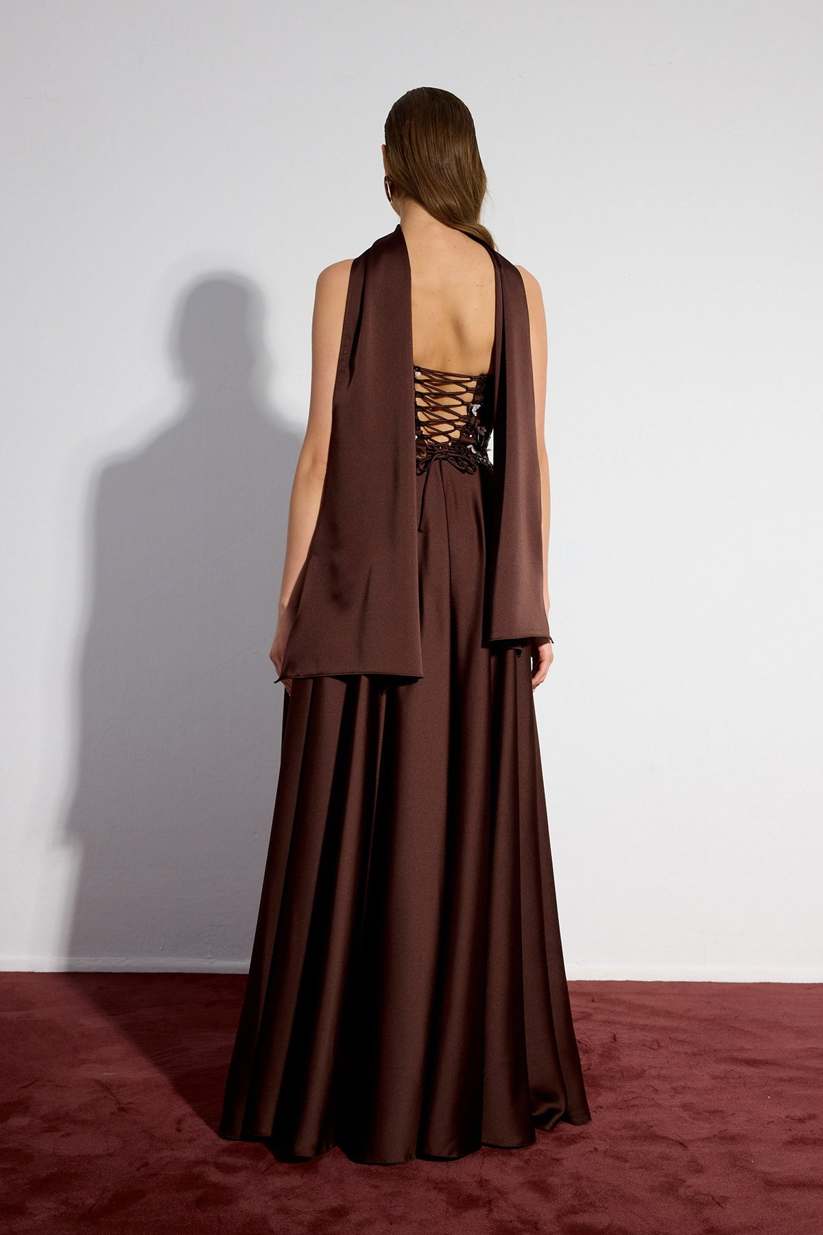 Carmen Kadın Straplez Şallı İşlemeli Saten Uzun Abiye Elbise 58699 Kahverengi - 4