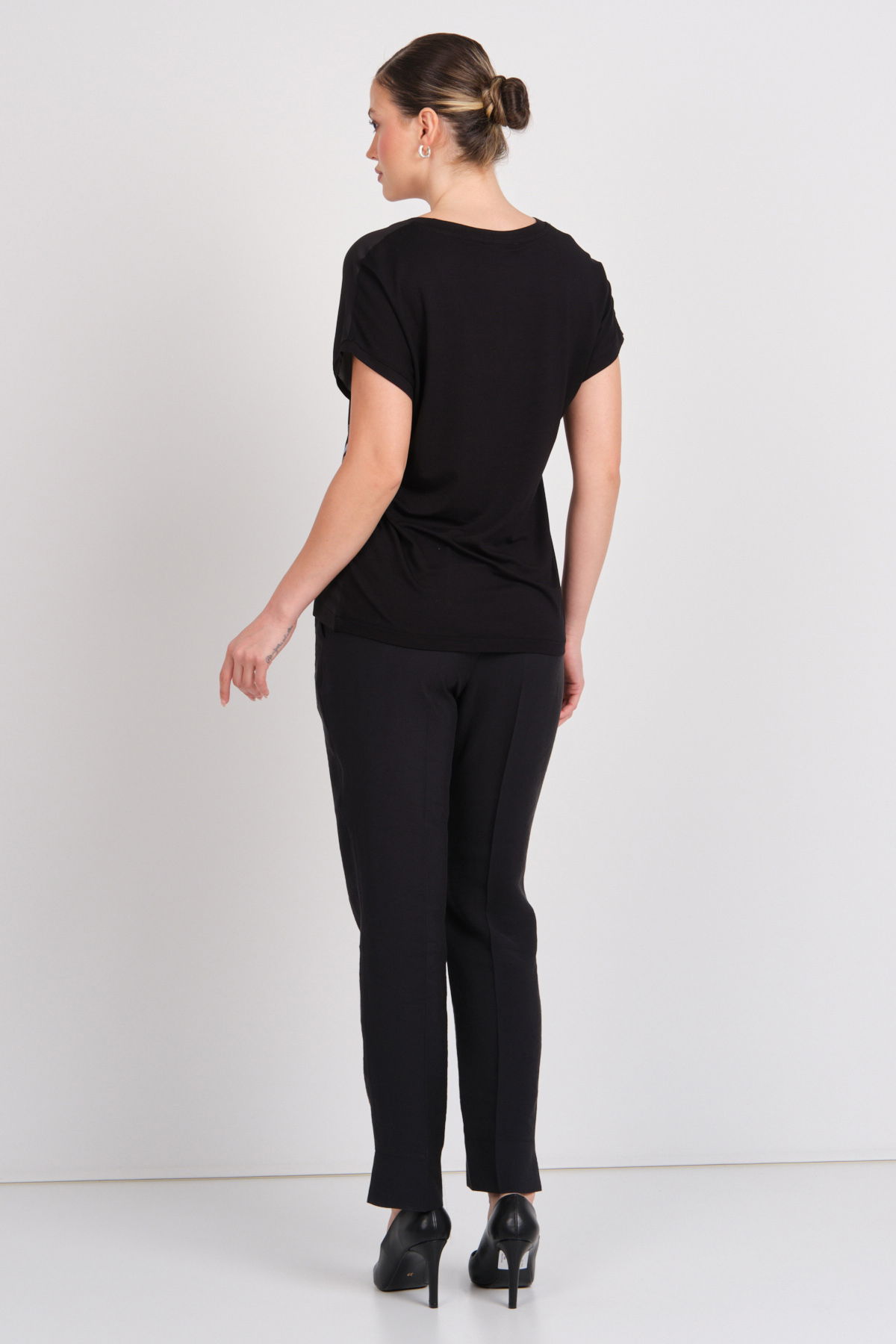 Daido Kadın Desenli Süs Cepli V Yaka T-Shirt 5842 Siyah - 4