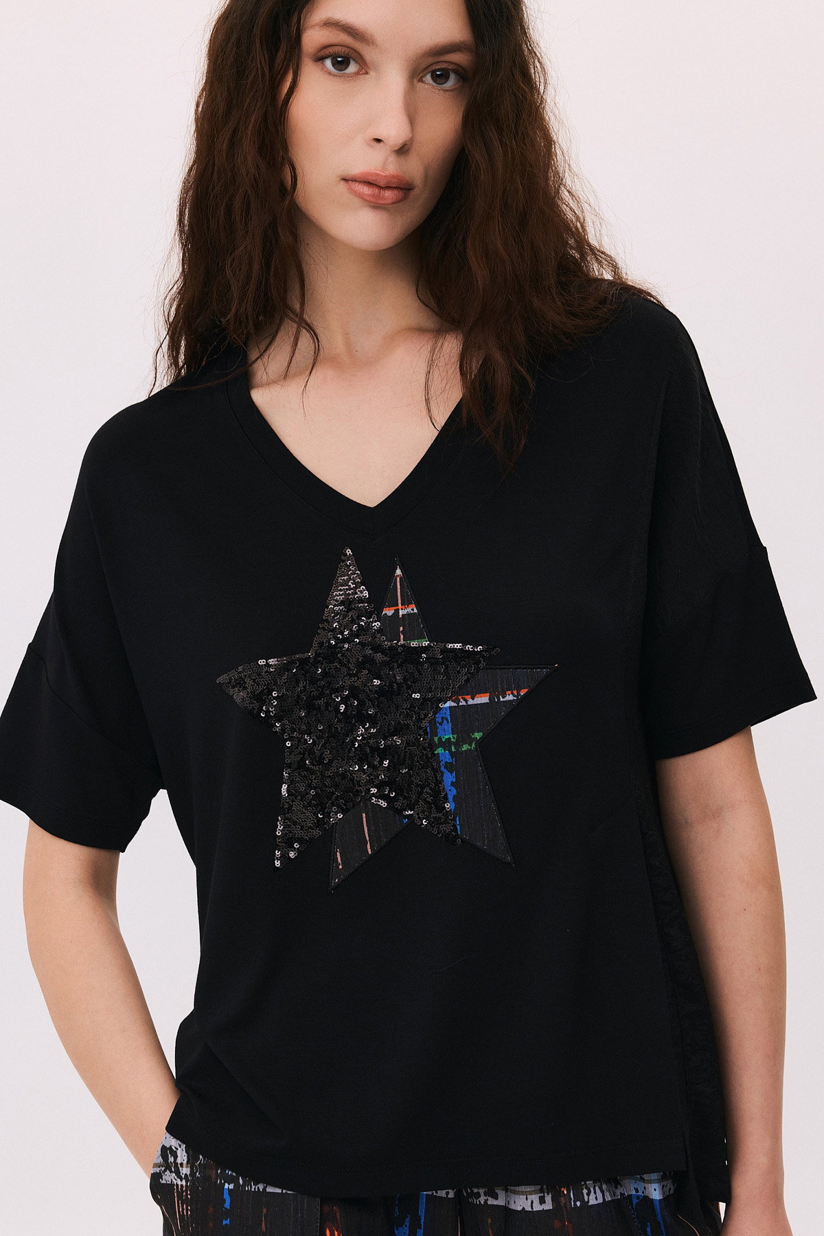 Daido Kadın V Yaka Pul Detaylı ve Desenli Kısa Kol T-Shirt 6235 Siyah - 3