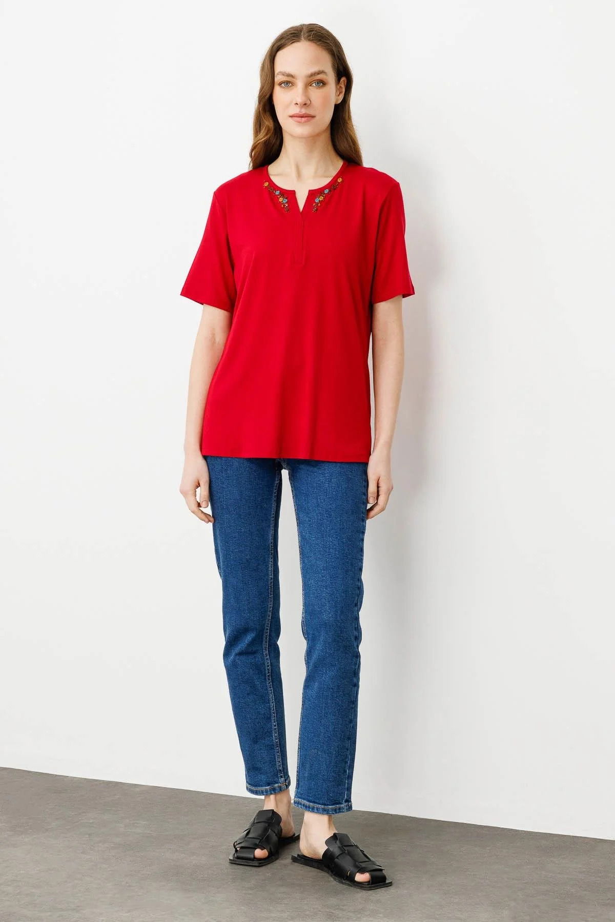 Desen Triko Kadın Açma Yaka Nakış İşlemeli T-Shirt 25703 Kırmızı - 2