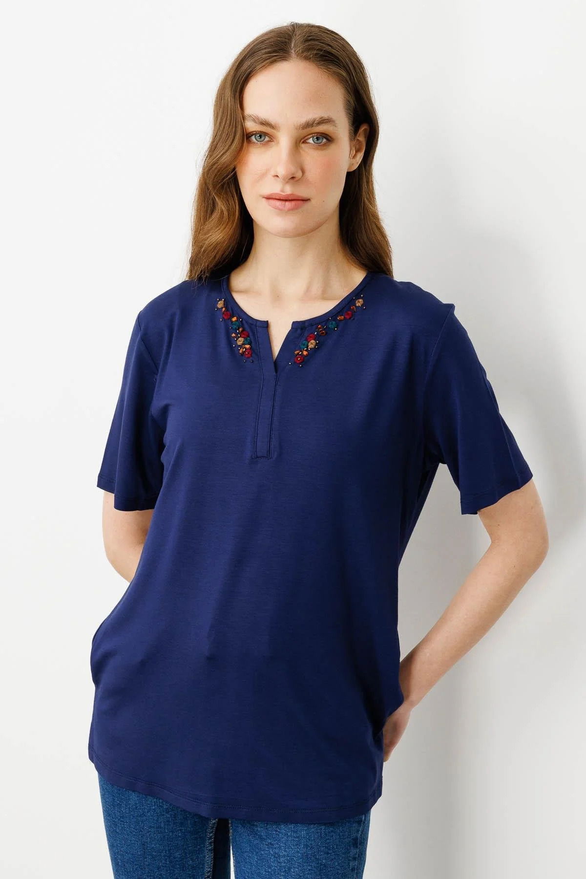 Desen Triko Kadın Açma Yaka Nakış İşlemeli T-Shirt 25703 Lacivert - 1