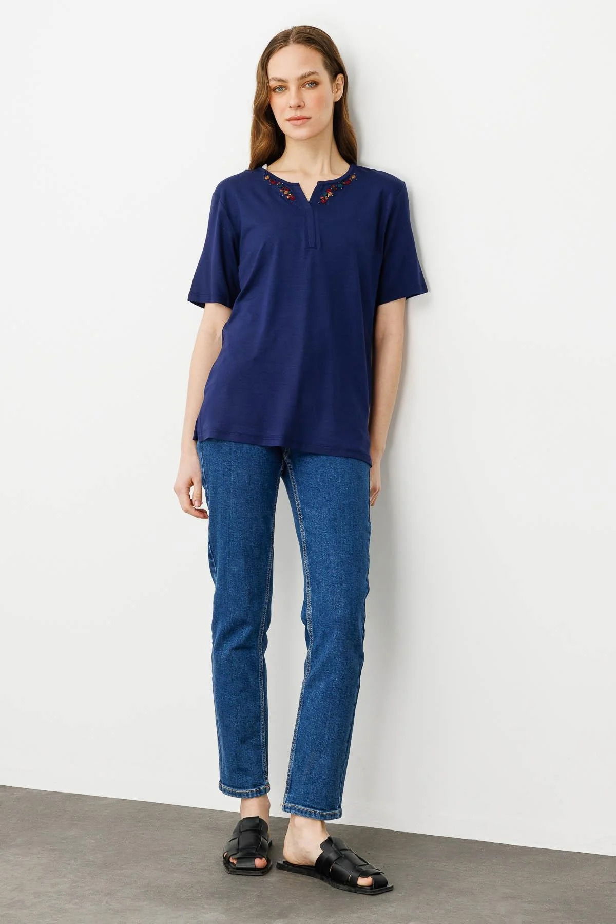 Desen Triko Kadın Açma Yaka Nakış İşlemeli T-Shirt 25703 Lacivert - 2