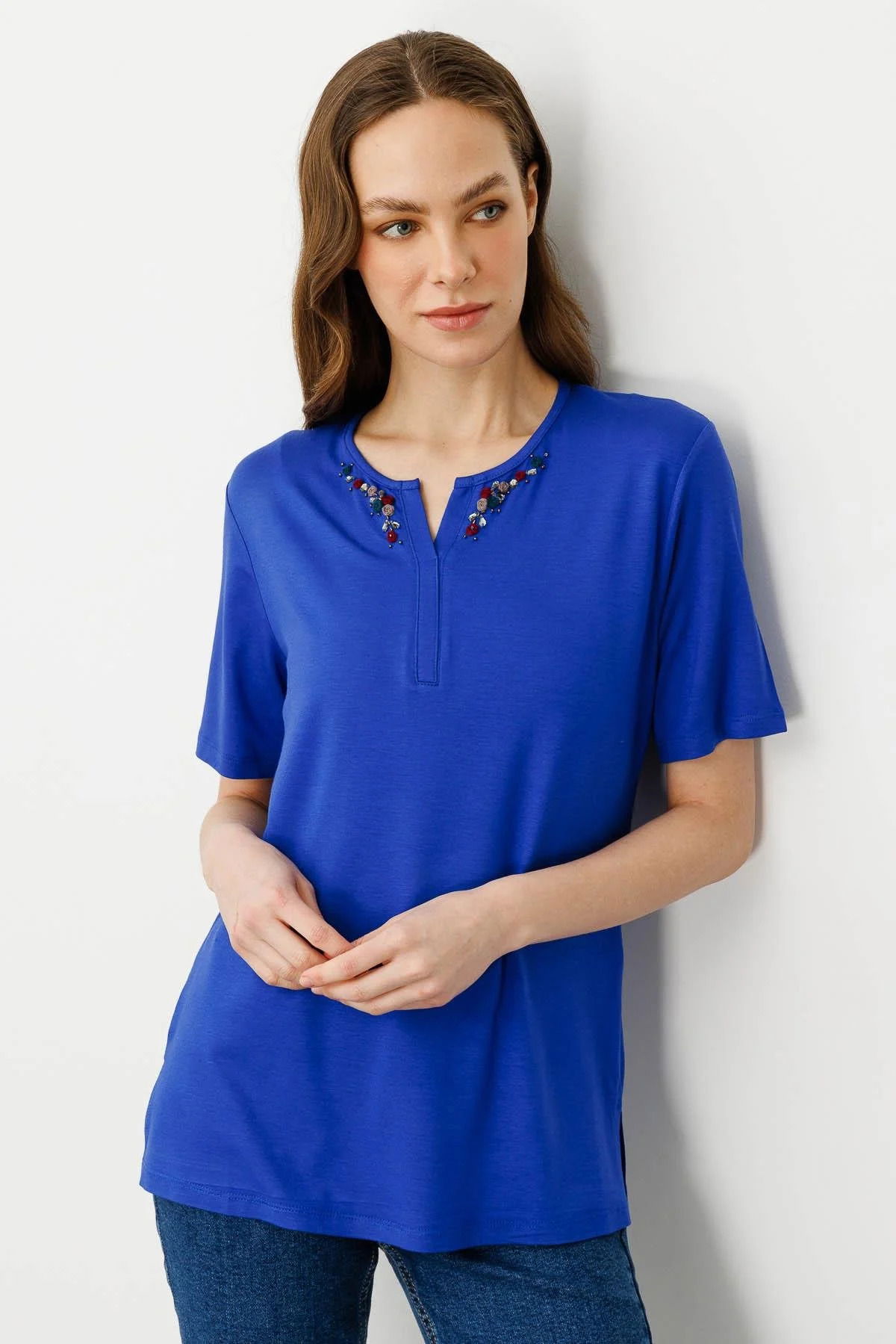 Desen Triko Kadın Açma Yaka Nakış İşlemeli T-Shirt 25703 Saks - 1