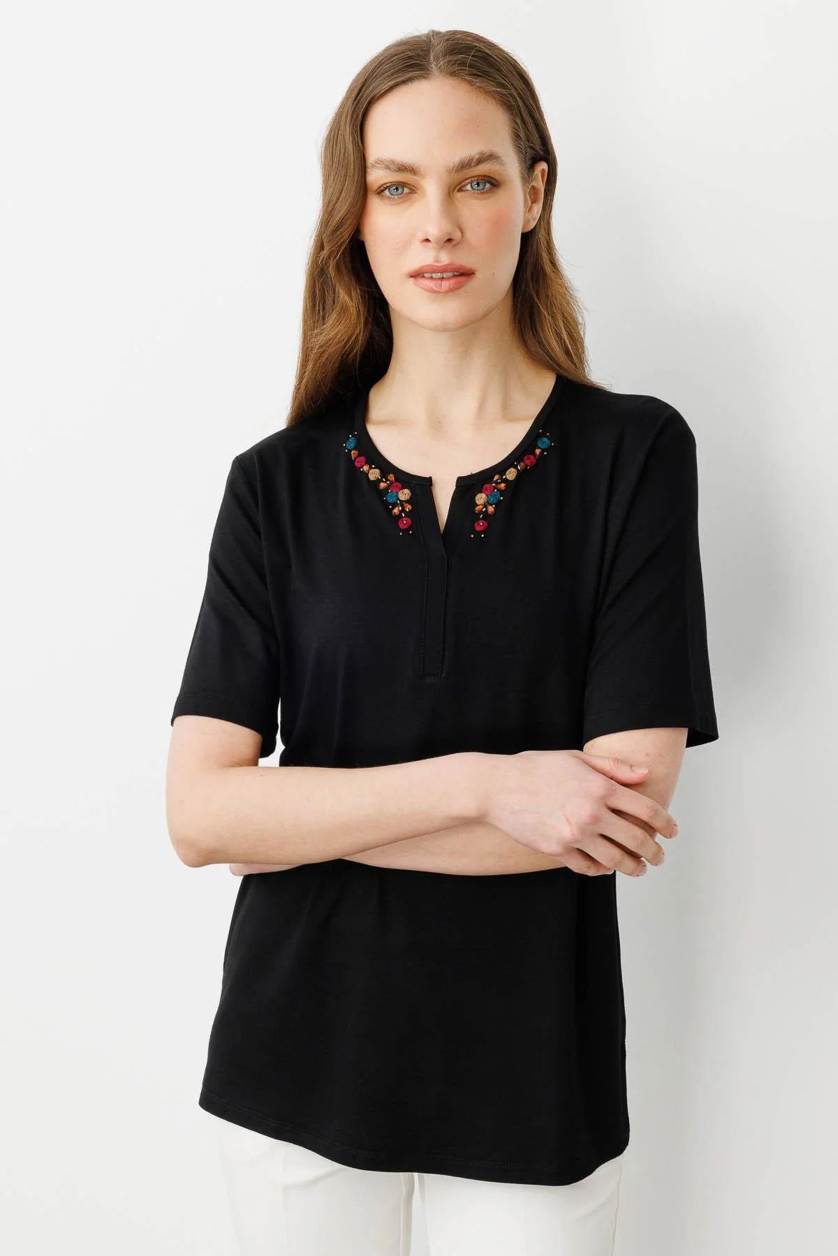Desen Triko Kadın Açma Yaka Nakış İşlemeli T-Shirt 25703 Siyah - 1