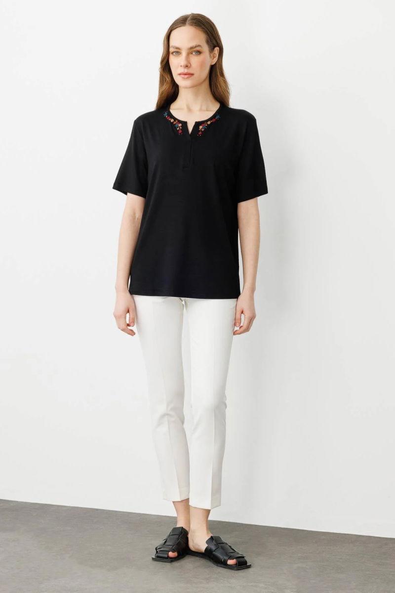 Desen Triko Kadın Açma Yaka Nakış İşlemeli T-Shirt 25703 Siyah - 2