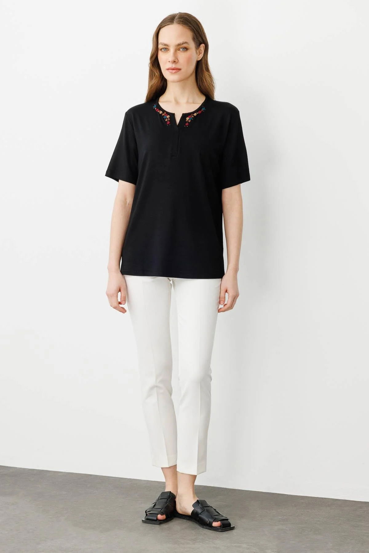 Desen Triko Kadın Açma Yaka Nakış İşlemeli T-Shirt 25703 Siyah - 2