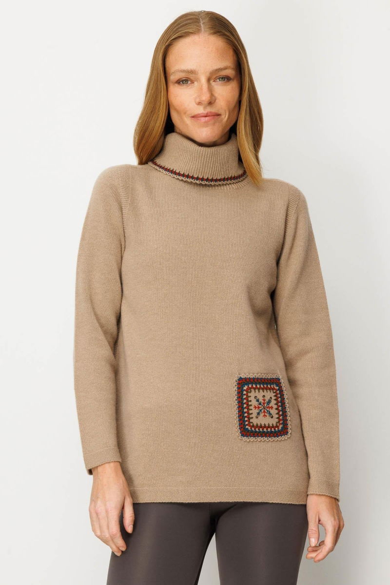 Desen Triko Kadın Degaje Yaka Cebi ve Yakası Tığlamalı Yün Kazak 25202 Bej - Desen Triko
