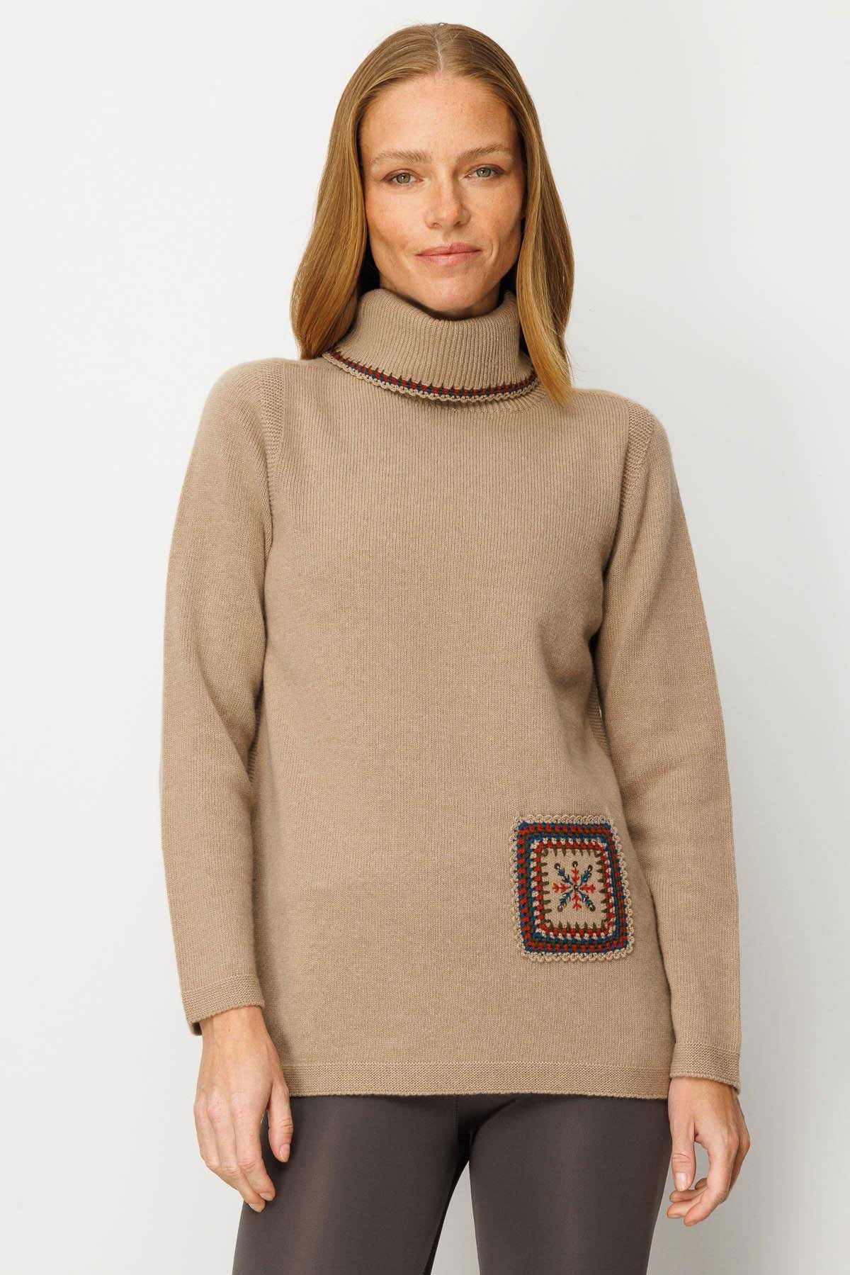 Desen Triko Kadın Degaje Yaka Cebi ve Yakası Tığlamalı Yün Kazak 25202 Bej - 1