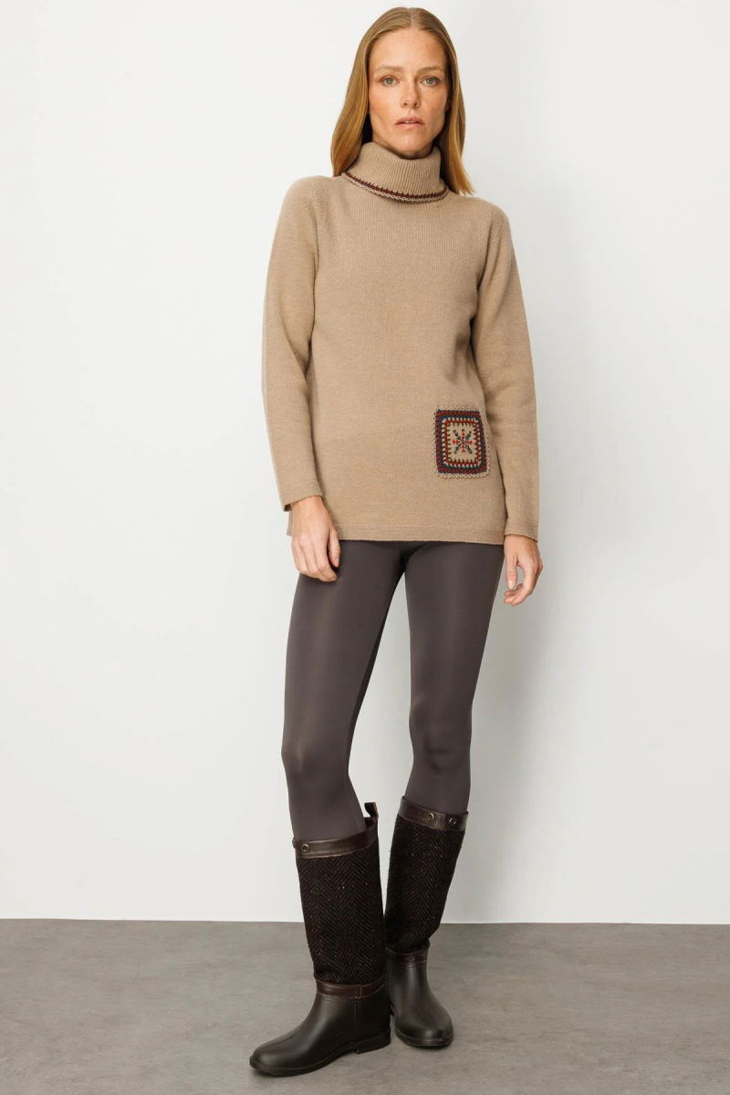 Desen Triko Kadın Degaje Yaka Cebi ve Yakası Tığlamalı Yün Kazak 25202 Bej - 3