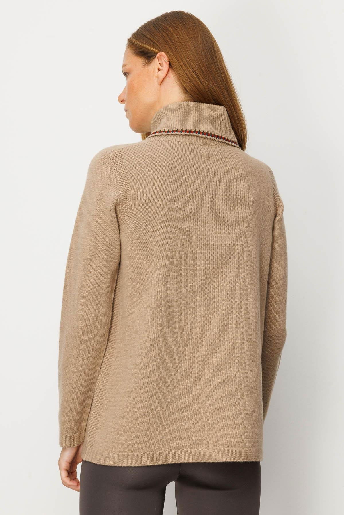 Desen Triko Kadın Degaje Yaka Cebi ve Yakası Tığlamalı Yün Kazak 25202 Bej - 4