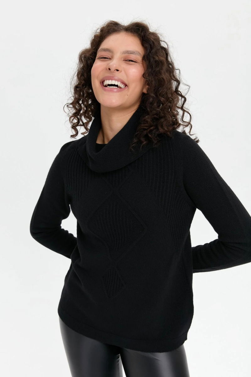 Desen Triko Kadın Degaje Yaka Dikişsiz Önü Selanik Örgü Yün Kazak 24200 Siyah - Desen Triko