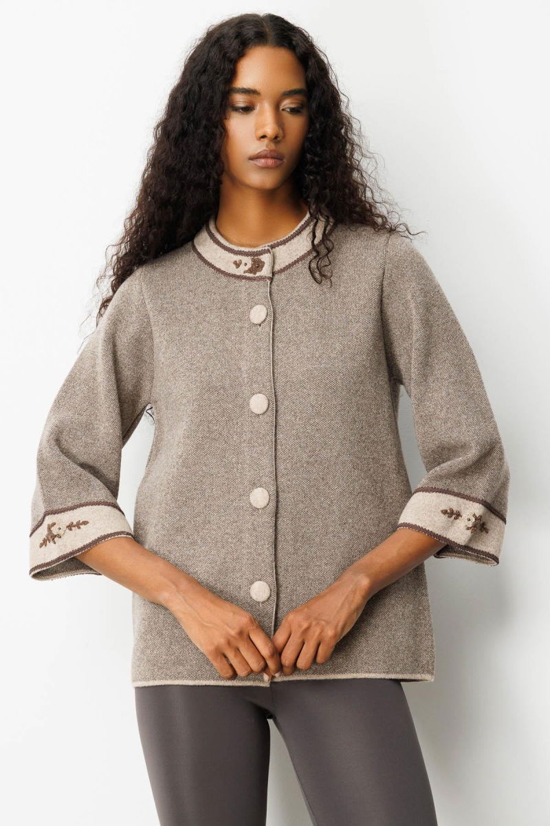 Desen Triko Kadın Dik Yaka Kolu ve Yakası Nakışlı Yün Ceket 25033 K. Bej - Desen Triko