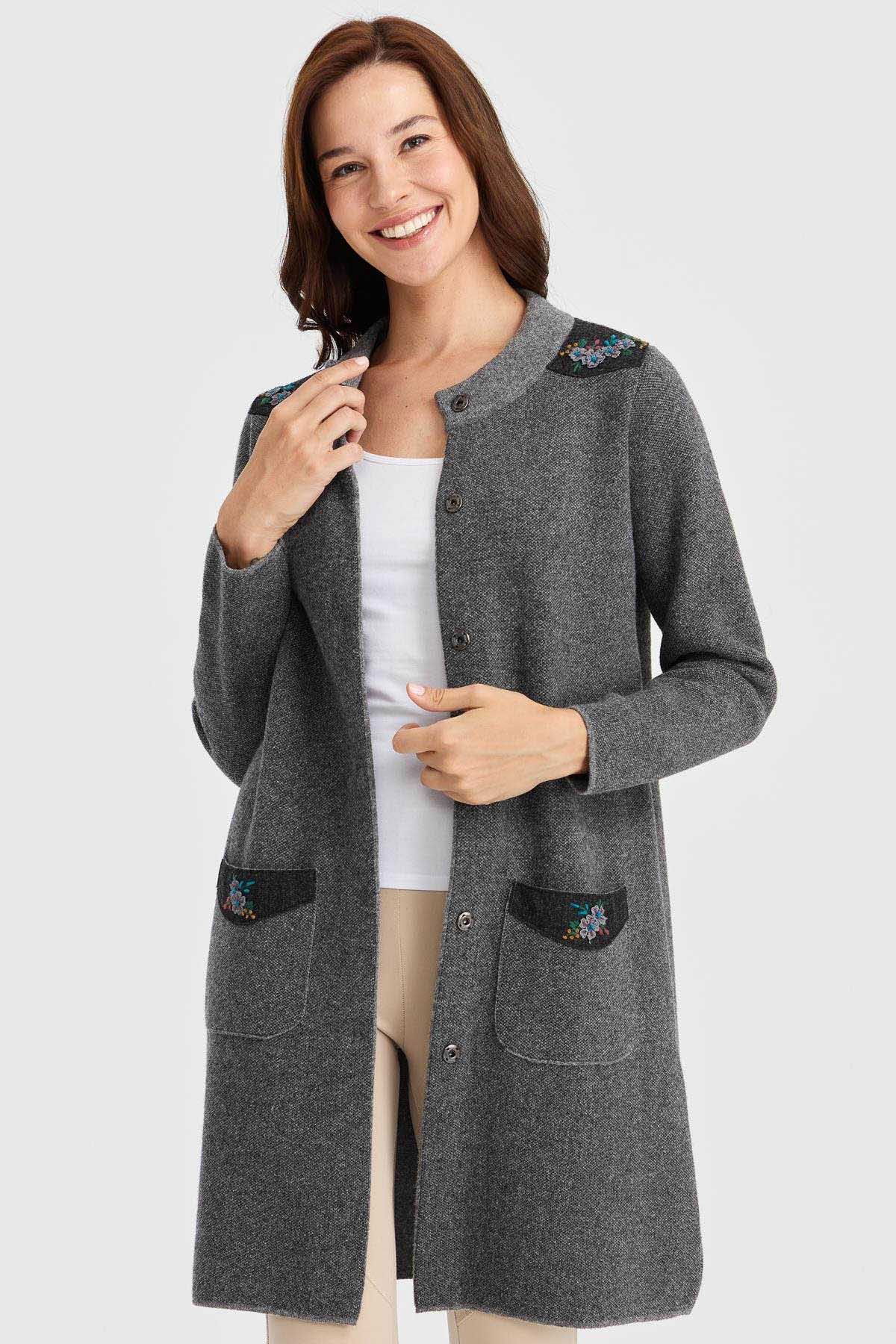 Desen Triko Kadın Dik Yaka Omzu ve Cebi İşlemeli Uzun Yün Kaban 23007 Füme - 1