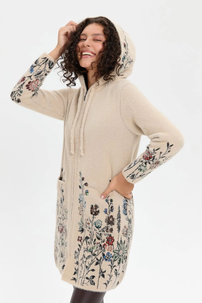 Desen Triko Kadın Kapüşonlu Eteği ve Kolu Kır Çiçeği Desenli Uzun Kaban 24007 Bej - 4