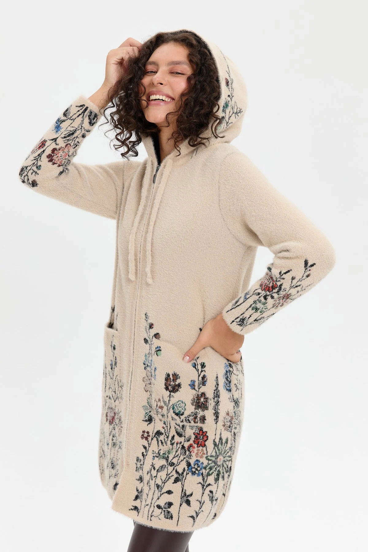 Desen Triko Kadın Kapüşonlu Eteği ve Kolu Kır Çiçeği Desenli Uzun Kaban 24007 Bej - 4