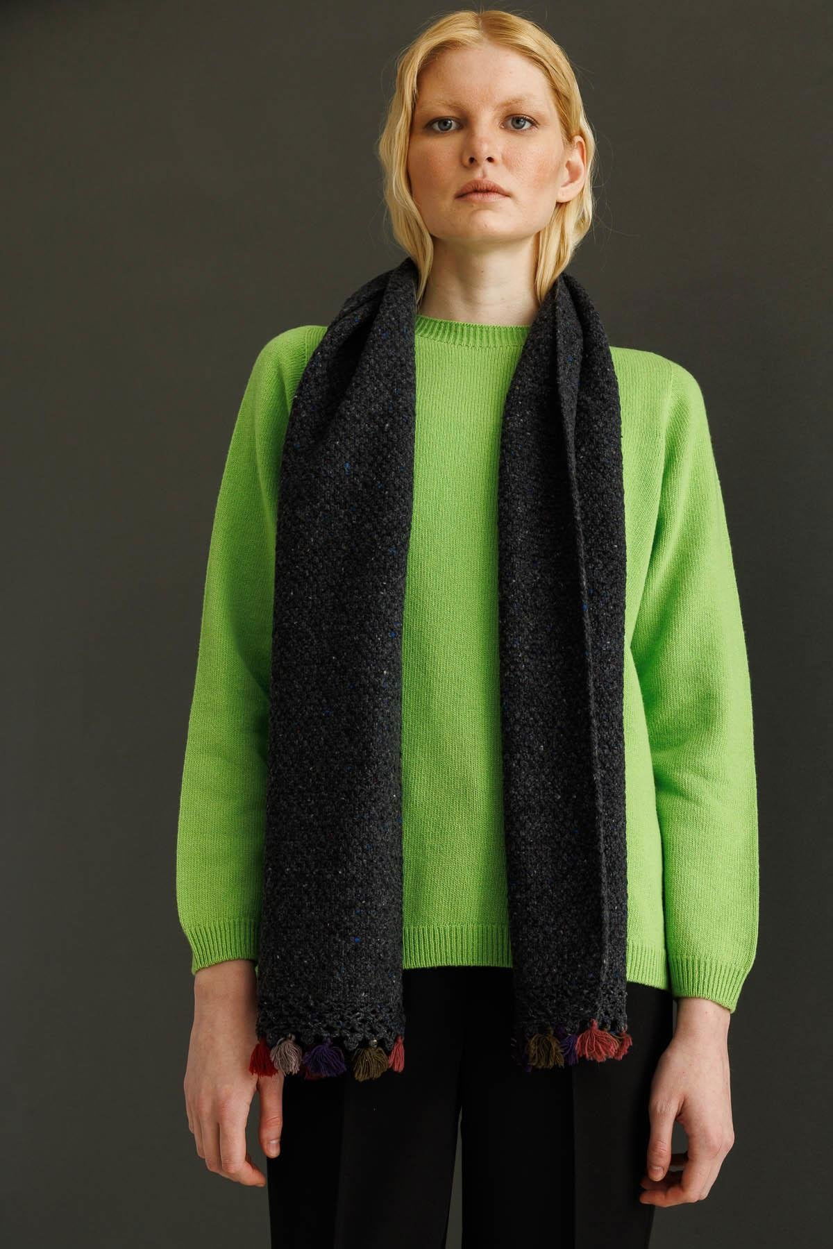 Desen Triko Kadın Kenarı Tığlamalı Püsküllü Yün Kaşkol 22033 K.Füme - 3