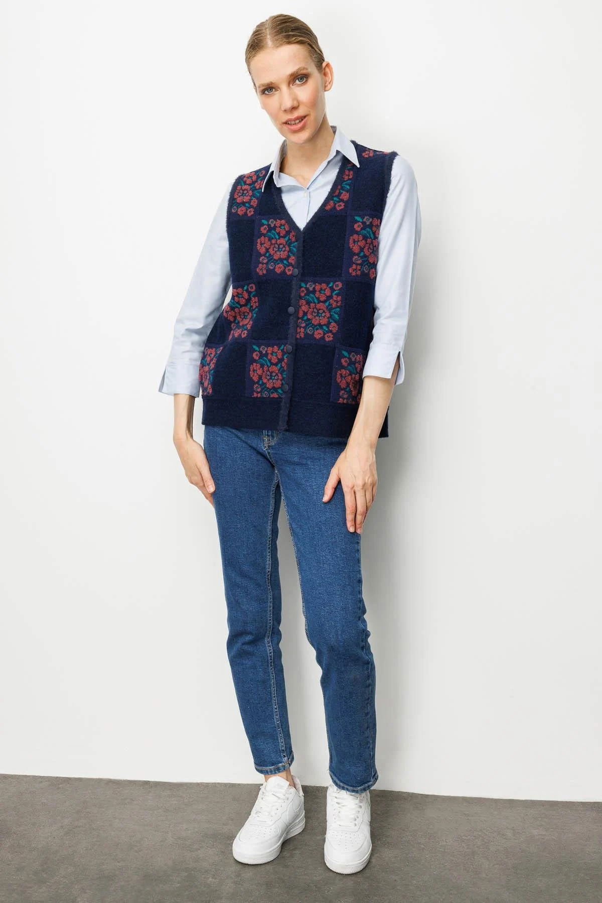 Desen Triko Kadın Pıtırcık Çiçekli Patchwork Keçe Yün Yelek 24084 A.Laci-G.Kurusu - 3