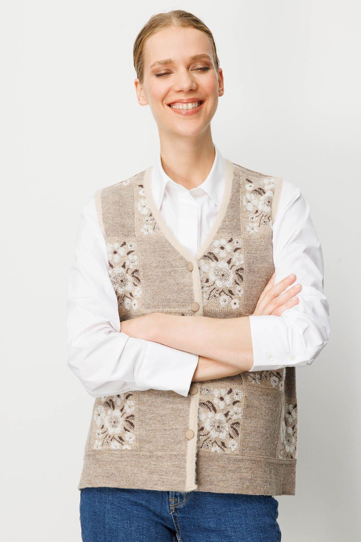 Desen Triko Kadın Pıtırcık Çiçekli Patchwork Keçe Yün Yelek 24084 Bej-Kemik - 3