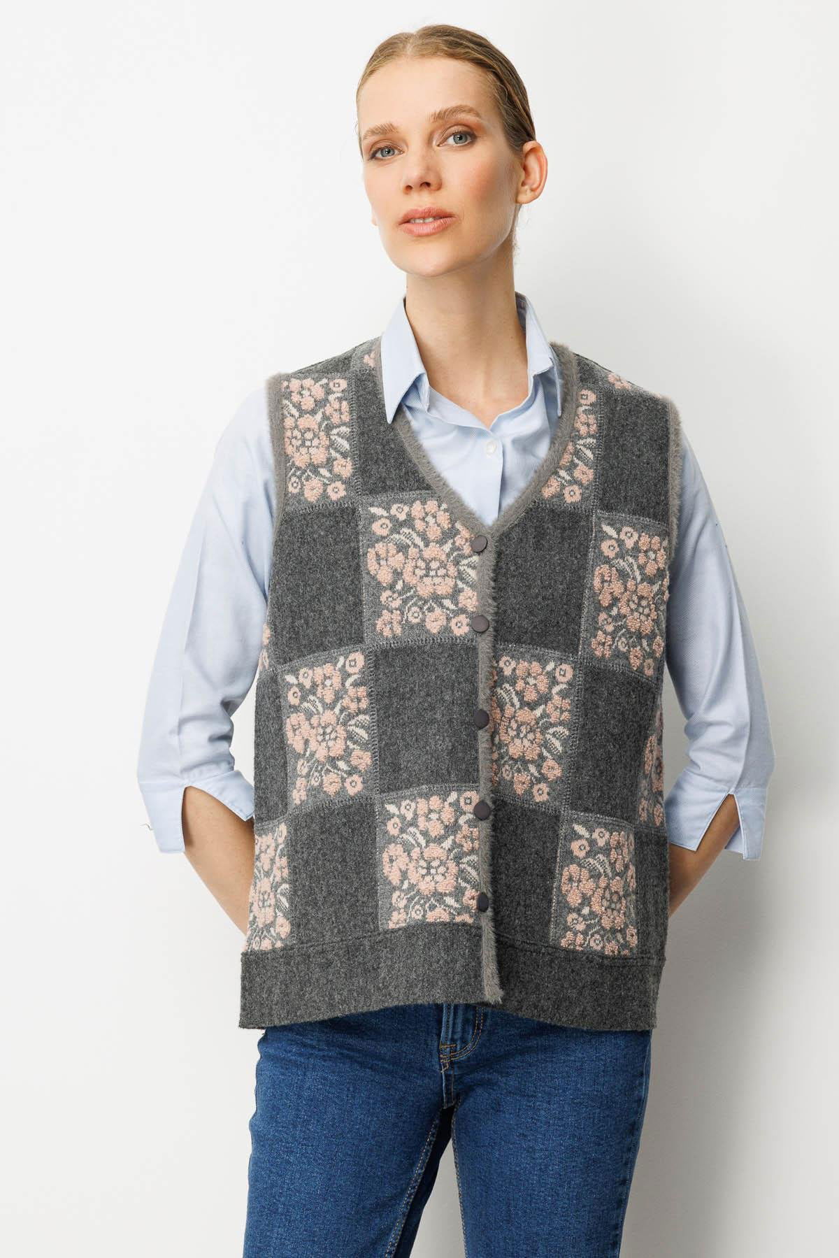 Desen Triko Kadın Pıtırcık Çiçekli Patchwork Keçe Yün Yelek 24084 Füme-A.Pembe - 2