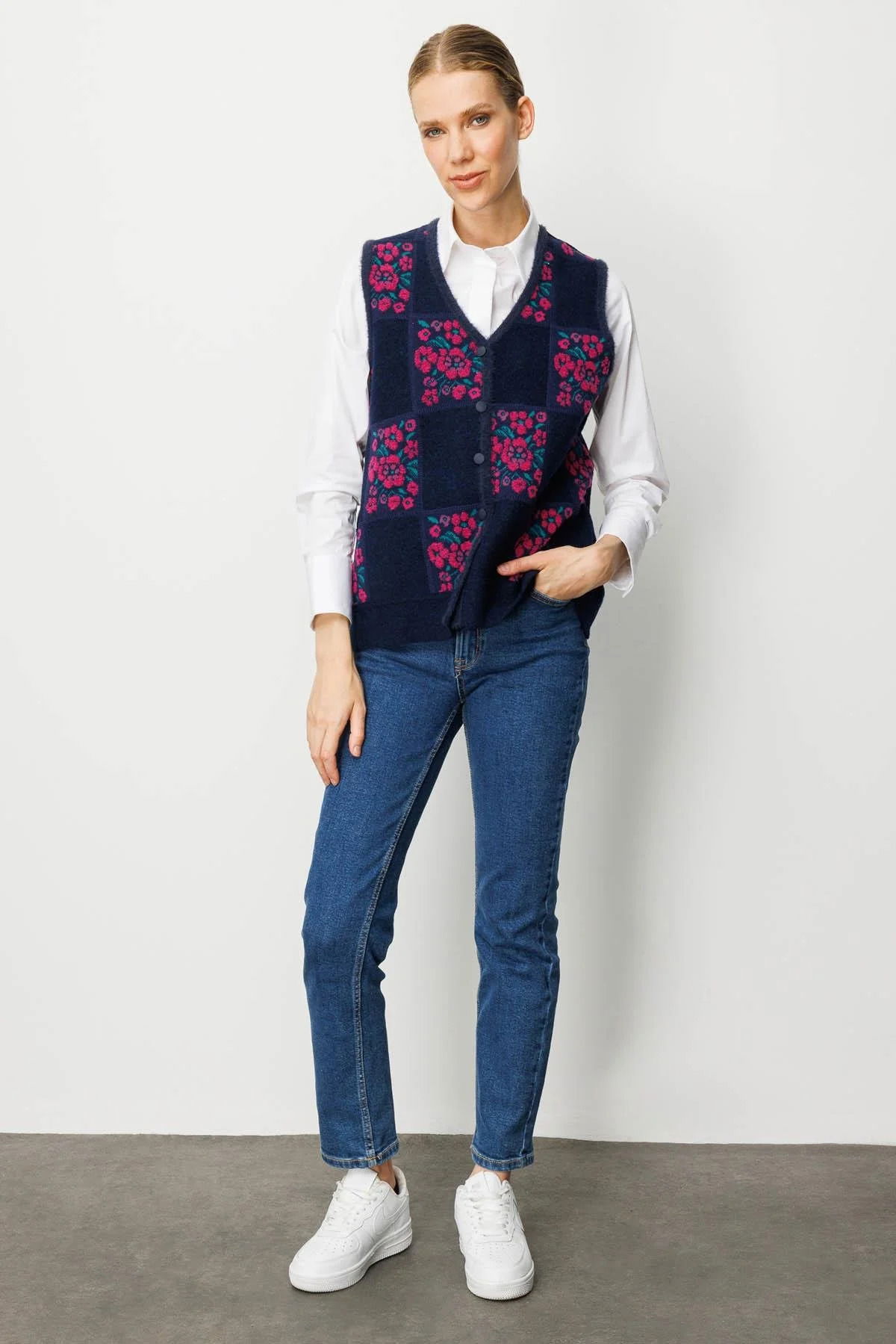 Desen Triko Kadın Pıtırcık Çiçekli Patchwork Keçe Yün Yelek 24084 Sıklamen - 2