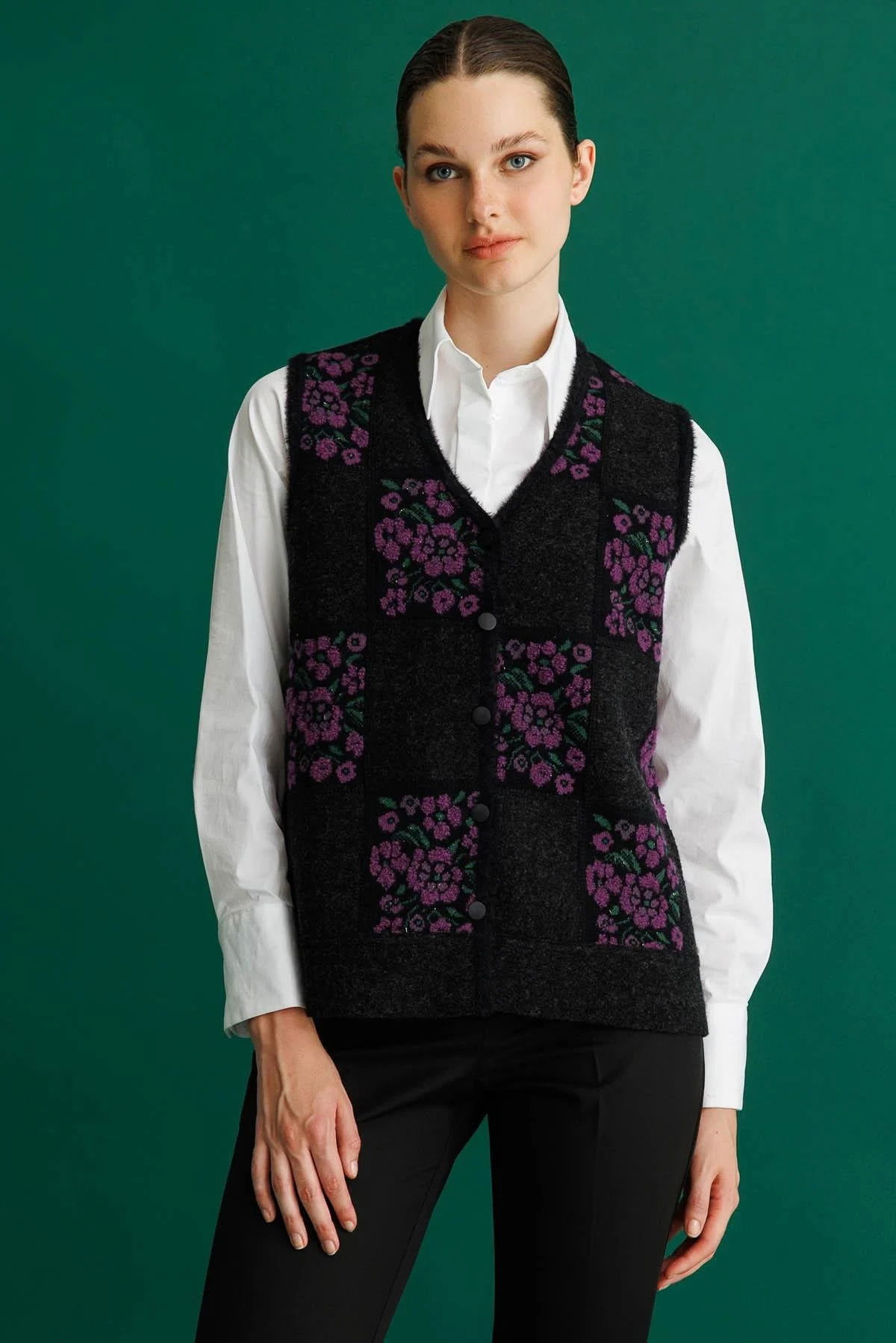 Desen Triko Kadın Pıtırcık Çiçekli Patchwork Keçe Yün Yelek 24084 Siyah-A.Mor - 2