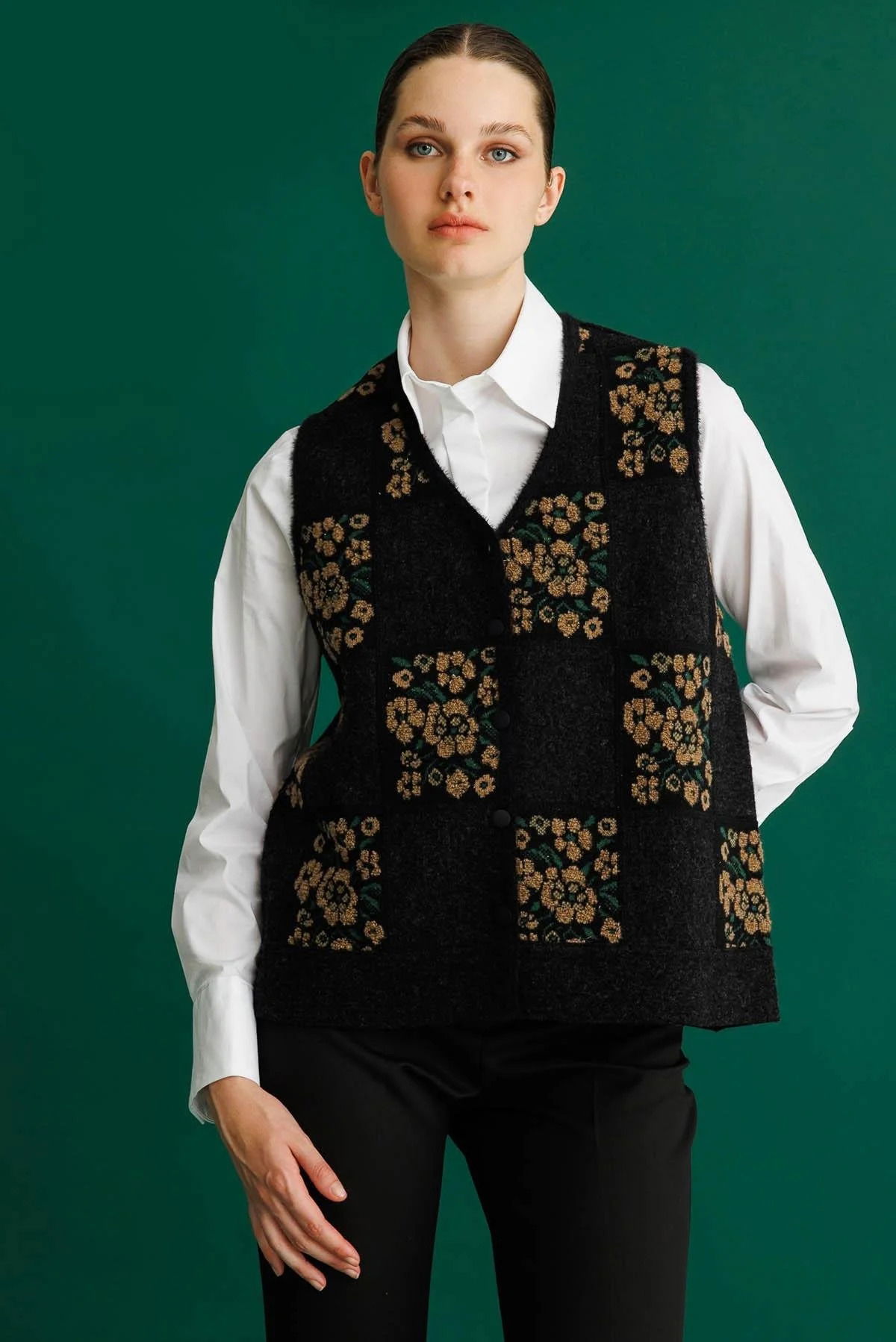 Desen Triko Kadın Pıtırcık Çiçekli Patchwork Keçe Yün Yelek 24084 Siyah-V.Camel - 2