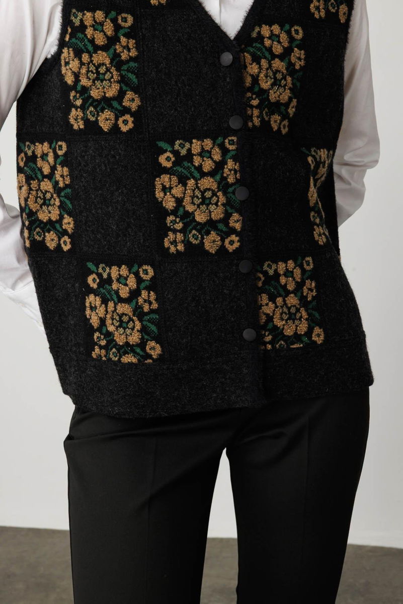 Desen Triko Kadın Pıtırcık Çiçekli Patchwork Keçe Yün Yelek 24084 Siyah-V.Camel - 4