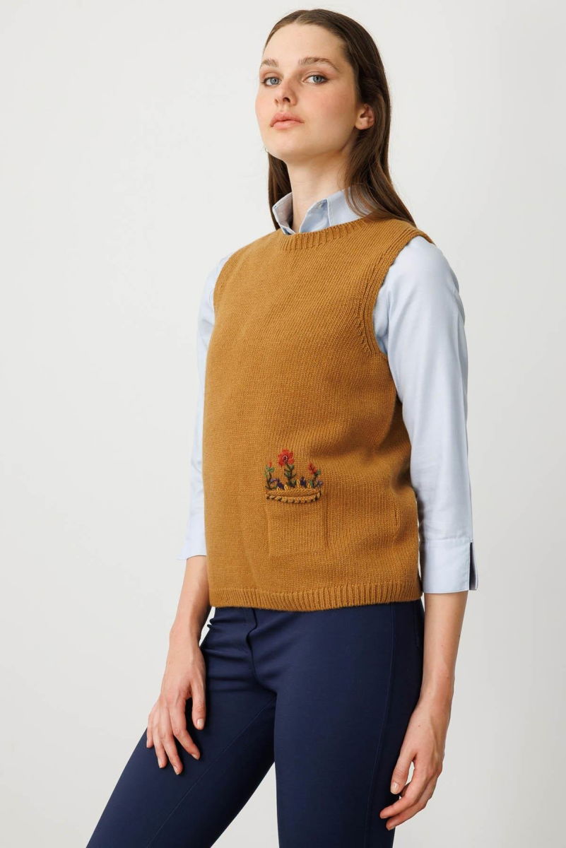 Desen Triko Kadın Sıfır Yaka Cep Üstü Çiçek Nakışlı Yün Süveter 25180 Taba - 2
