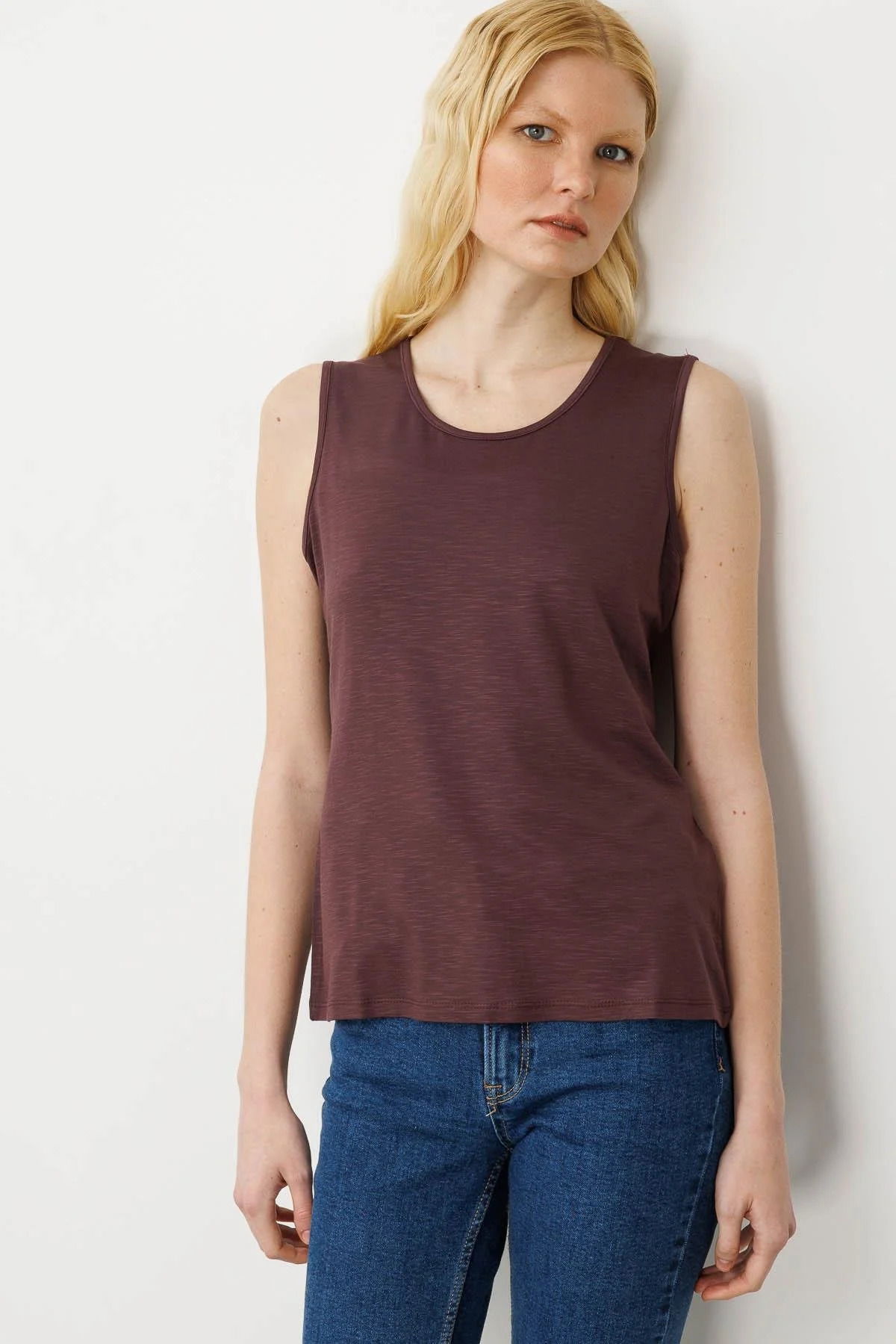 Desen Triko Kadın Sıfır Yaka Flamlı Kumaş Basic Askılı T-Shirt 24086 Kahverengi - 3