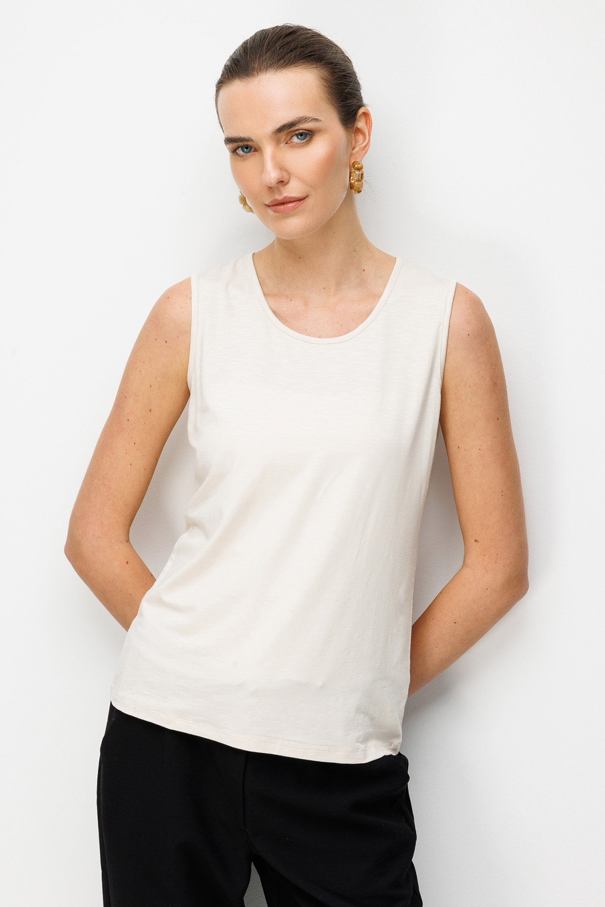 Desen Triko Kadın Sıfır Yaka Flamlı Kumaş Basic Askılı T-Shirt KMY24086 Bej - 1