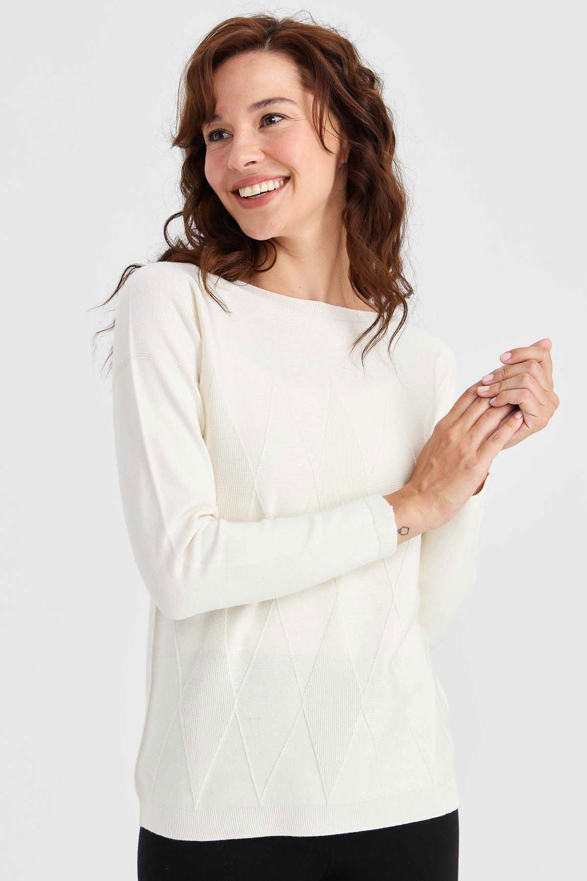 Desen Triko Kadın Sıfır Yaka Önü Baklava Örgü Kazak 23155 Kemik - 1