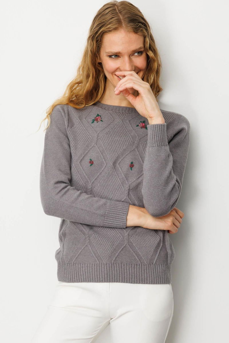 Desen Triko Kadın Sıfır Yaka Önü Baklavalı Nakış İşlemeli Kazak 25208 Füme - Desen Triko