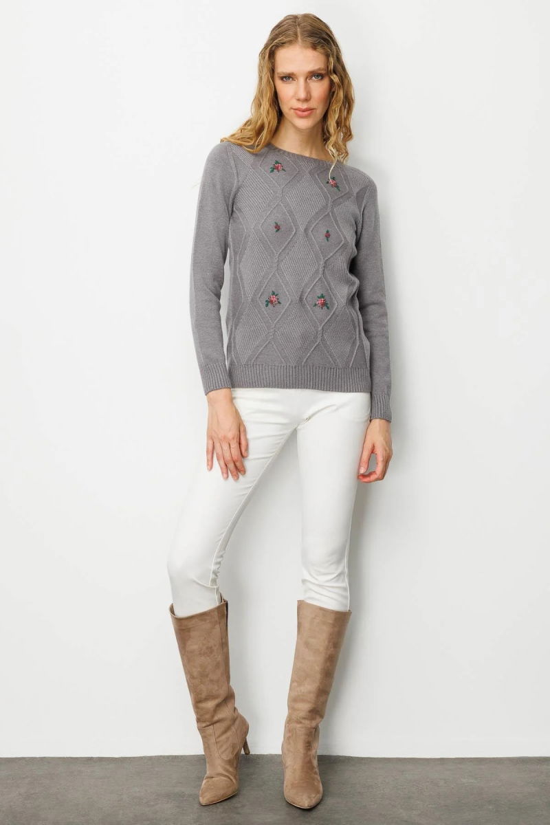 Desen Triko Kadın Sıfır Yaka Önü Baklavalı Nakış İşlemeli Kazak 25208 Füme - 3