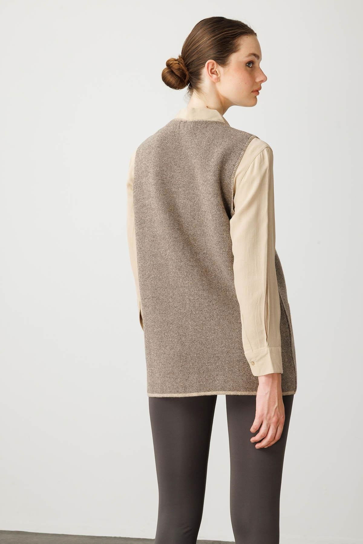 Desen Triko Kadın Sıfır Yaka Önü Nakış İşlemeli Yün Yelek 25001 K. Bej - 4
