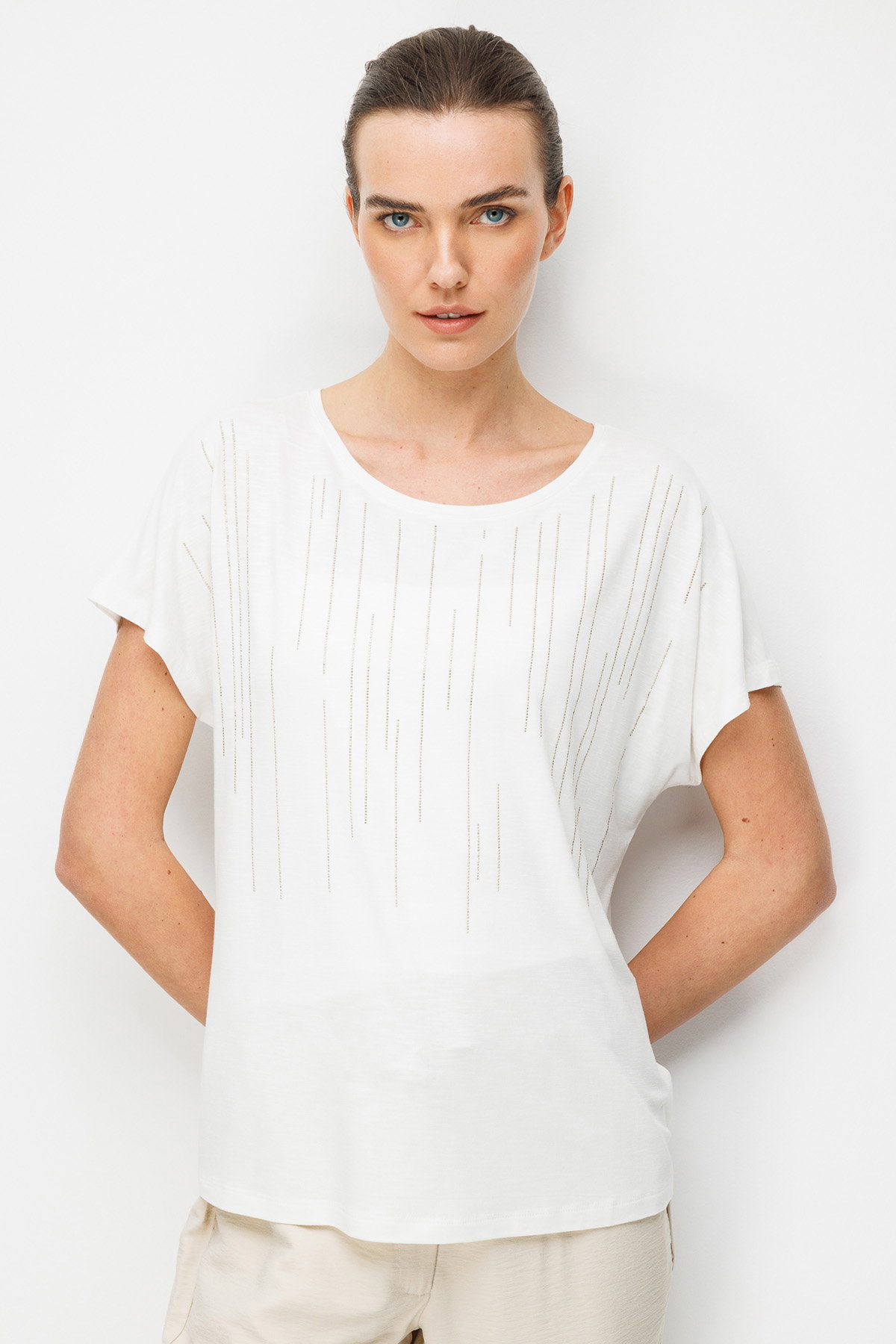 Desen Triko Kadın Sıfır Yaka Su Yolu Taşlı Düşük Kollu Penye T-Shirt 26833 Beyaz - 1