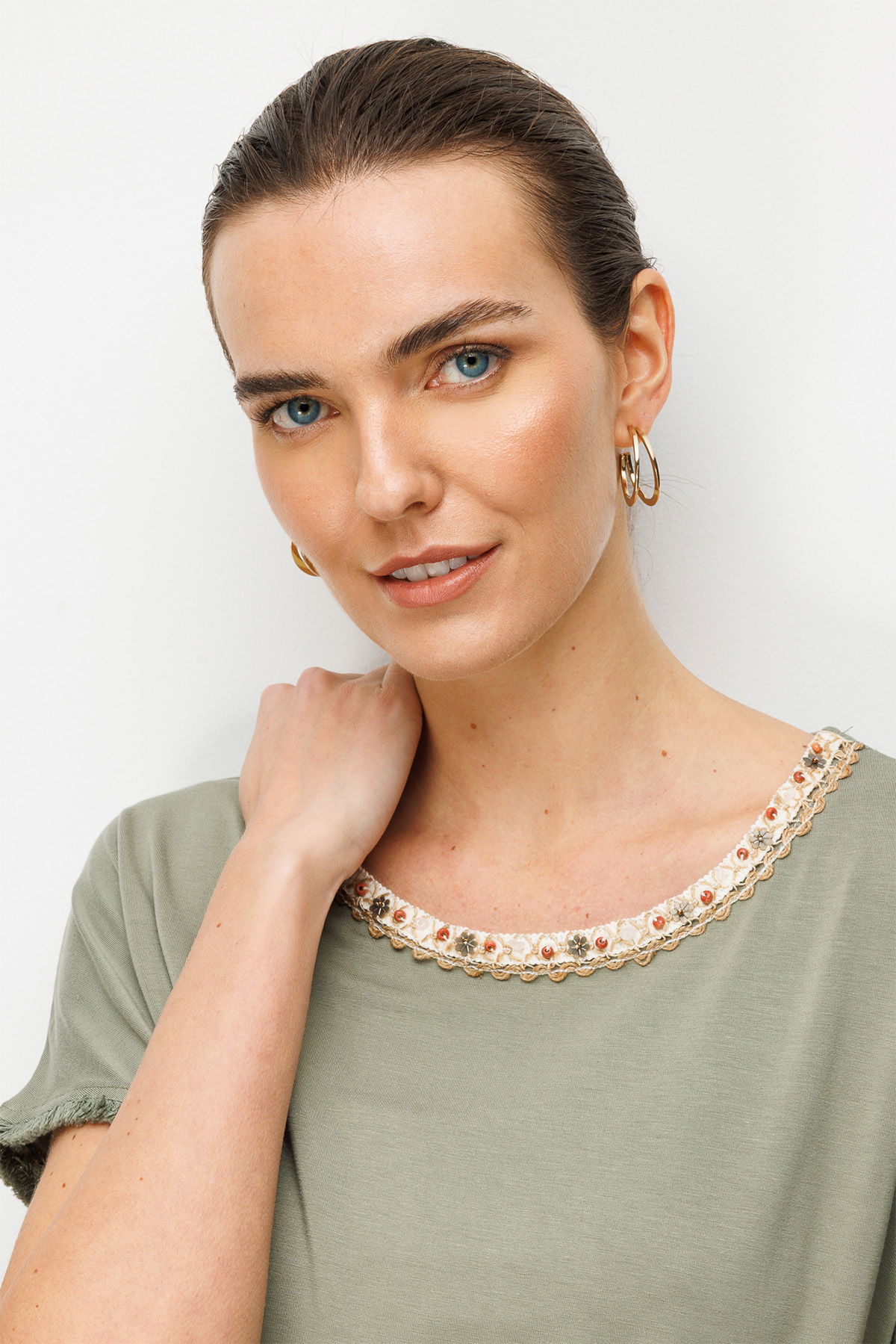 Desen Triko Kadın Sıfır Yaka Yakası Hasır Aksesuarlı Penye T-Shirt 26819 Haki - 2