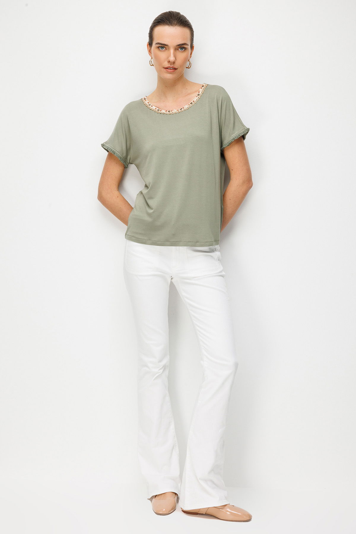 Desen Triko Kadın Sıfır Yaka Yakası Hasır Aksesuarlı Penye T-Shirt 26819 Haki - 3