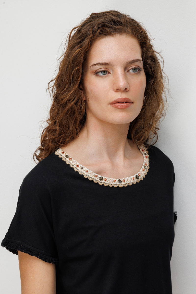 Desen Triko Kadın Sıfır Yaka Yakası Hasır Aksesuarlı Penye T-Shirt 26819 Siyah - 2