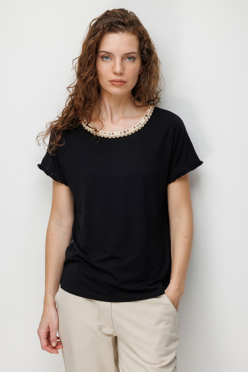 Desen Triko Kadın Sıfır Yaka Yakası Hasır Aksesuarlı Penye T-Shirt 26819 Siyah - 3