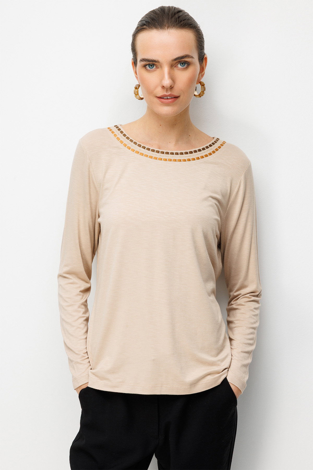 Desen Triko Kadın Sıfır Yaka Yakası İki Renkli İşlemeli Taşlı Penye Bluz 26848 Bej - 1