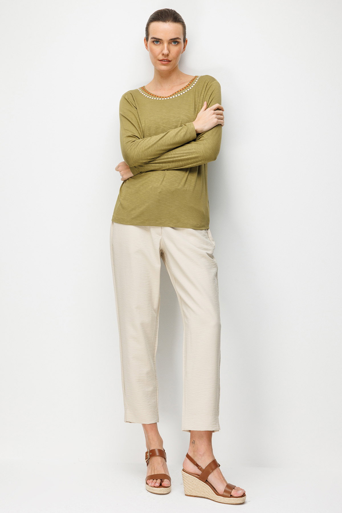 Desen Triko Kadın Sıfır Yaka Yakası İki Renkli İşlemeli Taşlı Penye Bluz 26848 Haki - 2