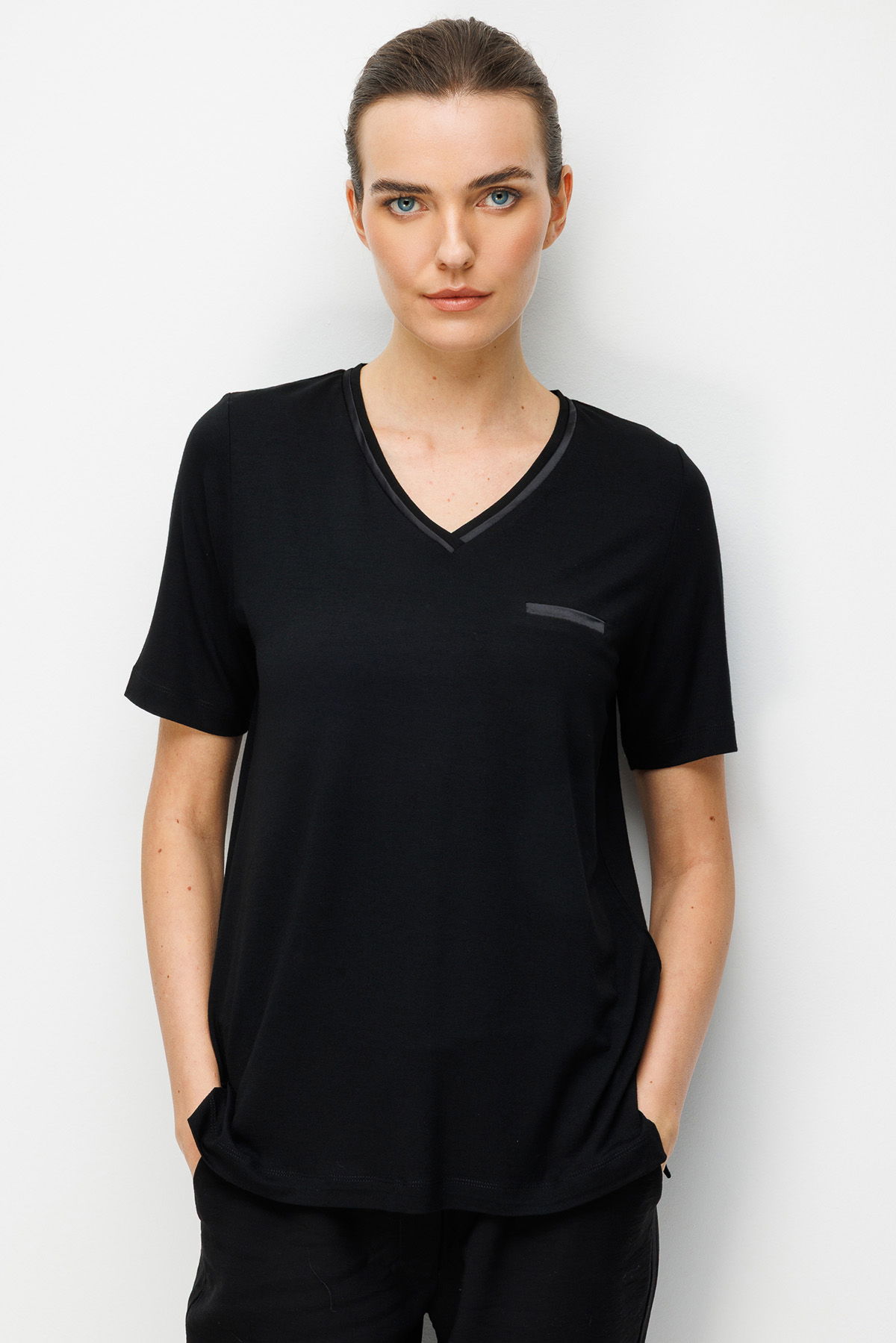 Desen Triko Kadın V Yaka Cebi Saten Şeritli Penye T-Shirt 26828 Siyah - 2