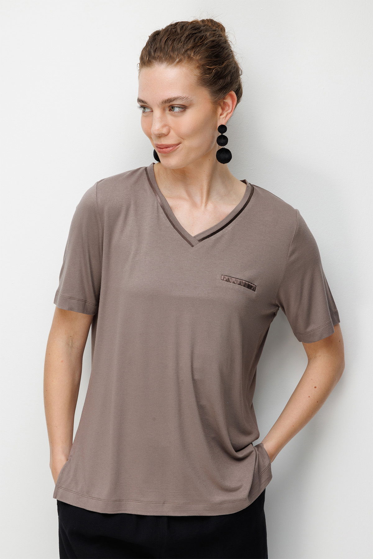 Desen Triko Kadın V Yaka Cebi Saten Şeritli Penye T-Shirt 26828 Vizon - 1