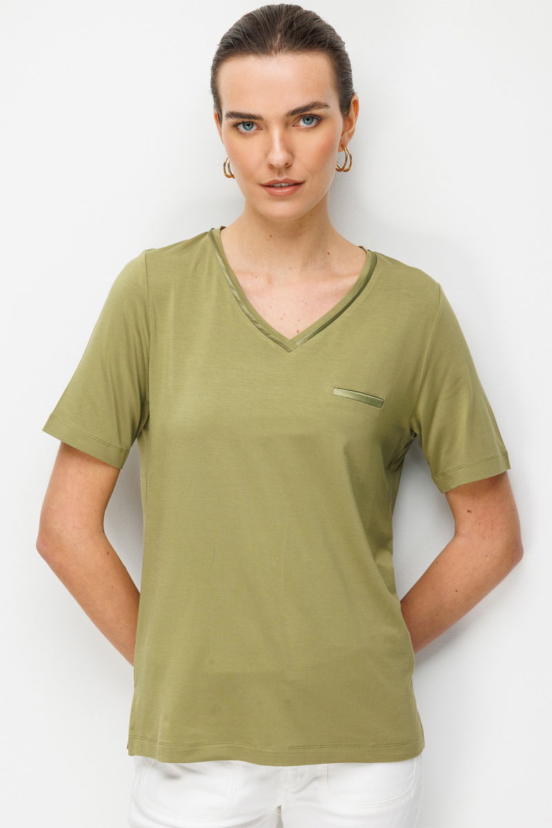 Desen Triko Kadın V Yaka Cebi Saten Şeritli Penye T-Shirt 26828 Yeşil - Desen Triko