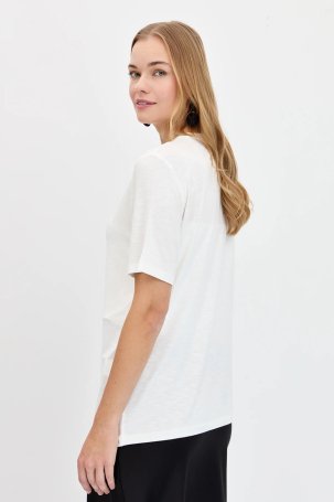 Desen Triko Kadın V Yaka Flamlı Kumaş Basic T-Shirt KMY24085 Ekru - 4