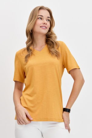 Desen Triko Kadın V Yaka Flamlı Kumaş Basic T-Shirt KMY24085 Hardal 