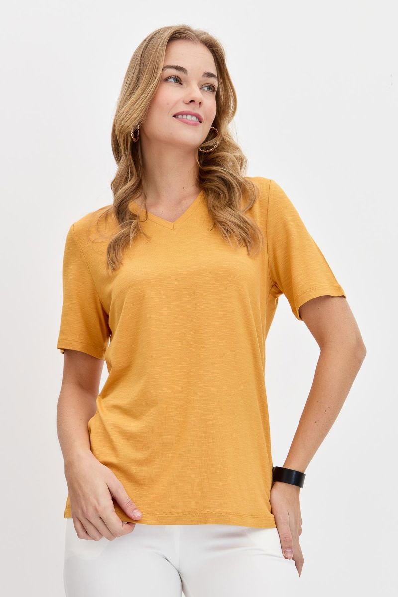 Desen Triko Kadın V Yaka Flamlı Kumaş Basic T-Shirt KMY24085 Hardal - 1