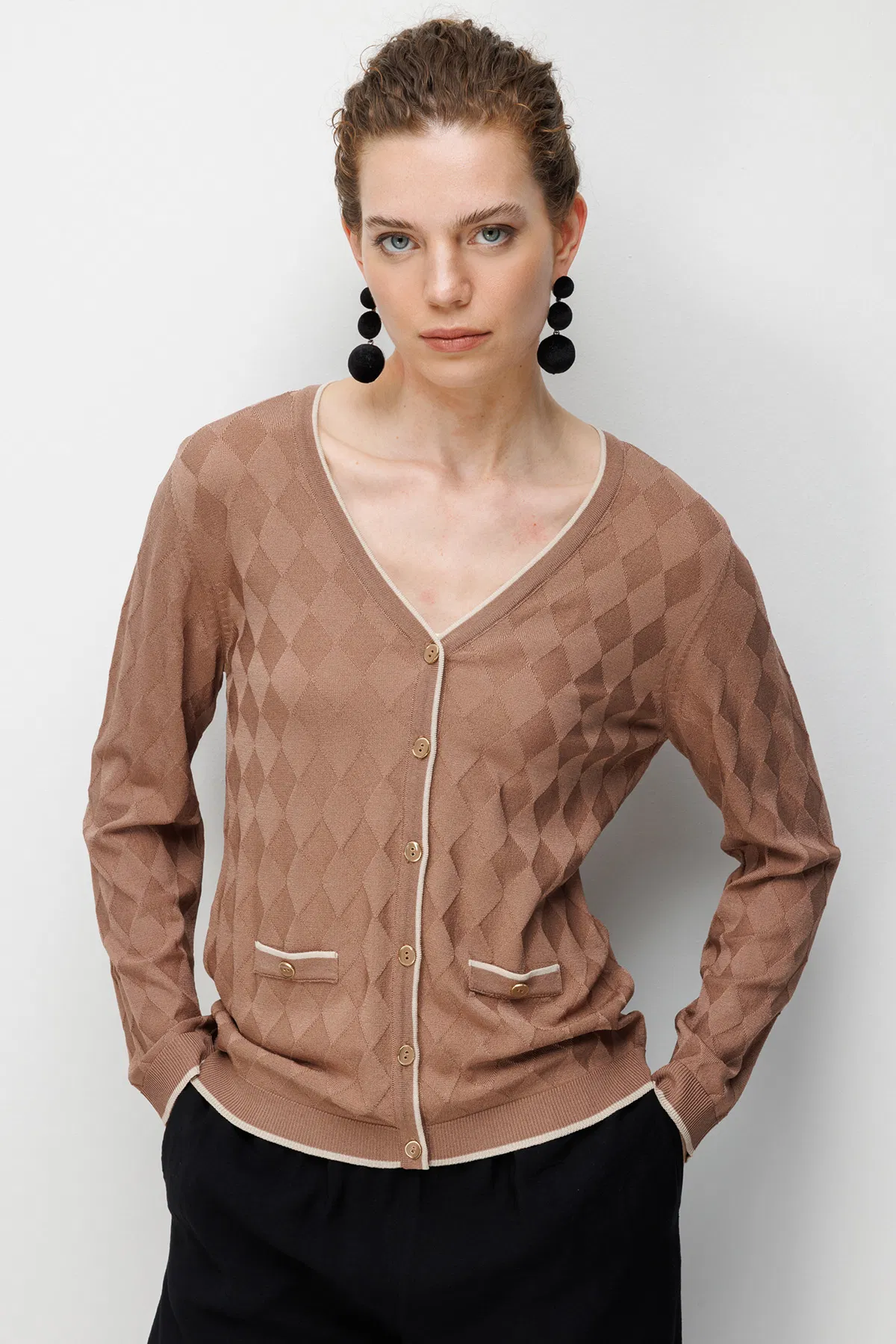 Desen Triko Kadın V Yaka Küçük Baklava Desenli İnce Triko Hırka 26360 Mocha - 1